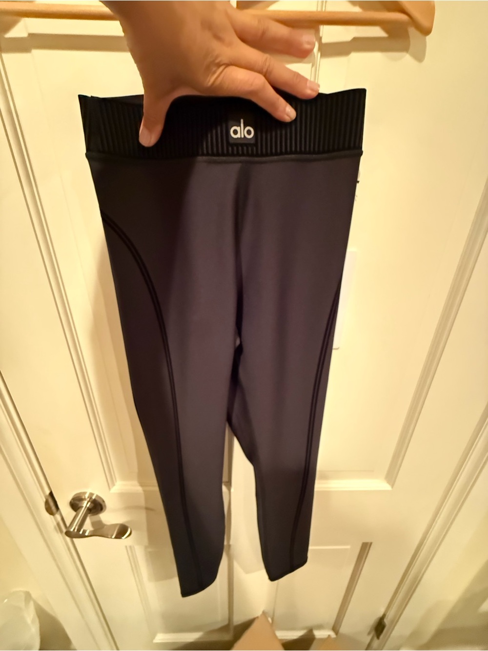 NWT ALO Yoga Black Airlift High Waist 7/8 Line Up Black Leggings XS